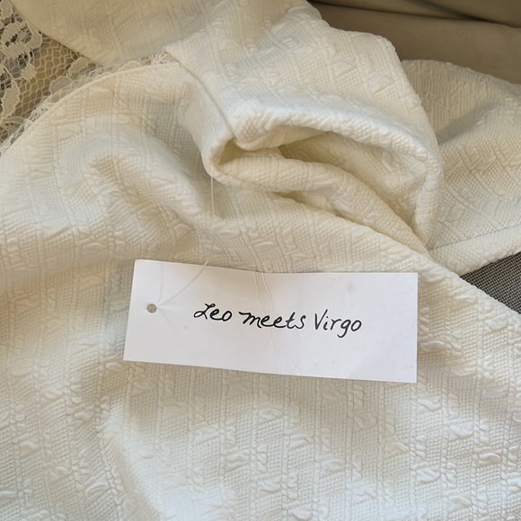 Leo Meets Virgo long sleeve shirt in white - Picture 4 of 4
